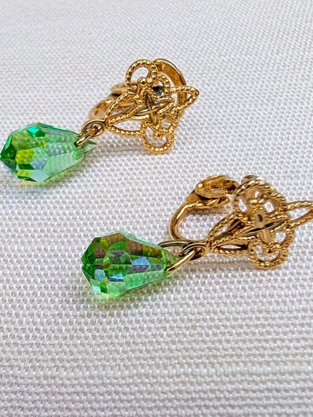 Green Crystal Gold Filigree Clip-on Earrings - Vintage